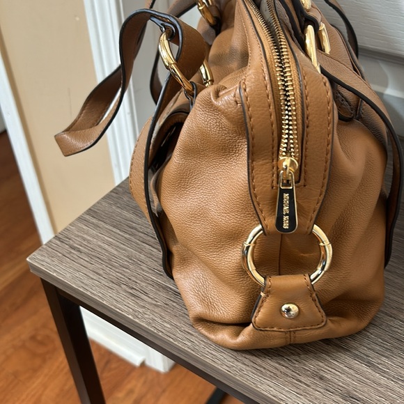 MICHAEL KORS FULTON BROWN PEBBLED LEATHER SHOULDER BAG - Picture 16 of 16